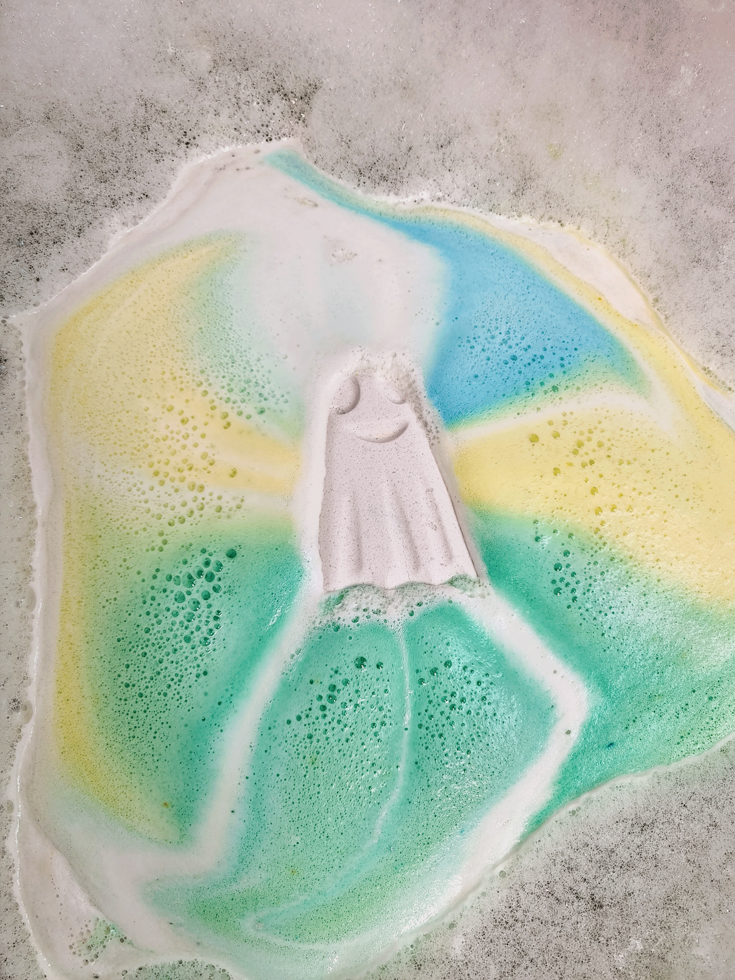 Ghostly Glow Bath Bomb