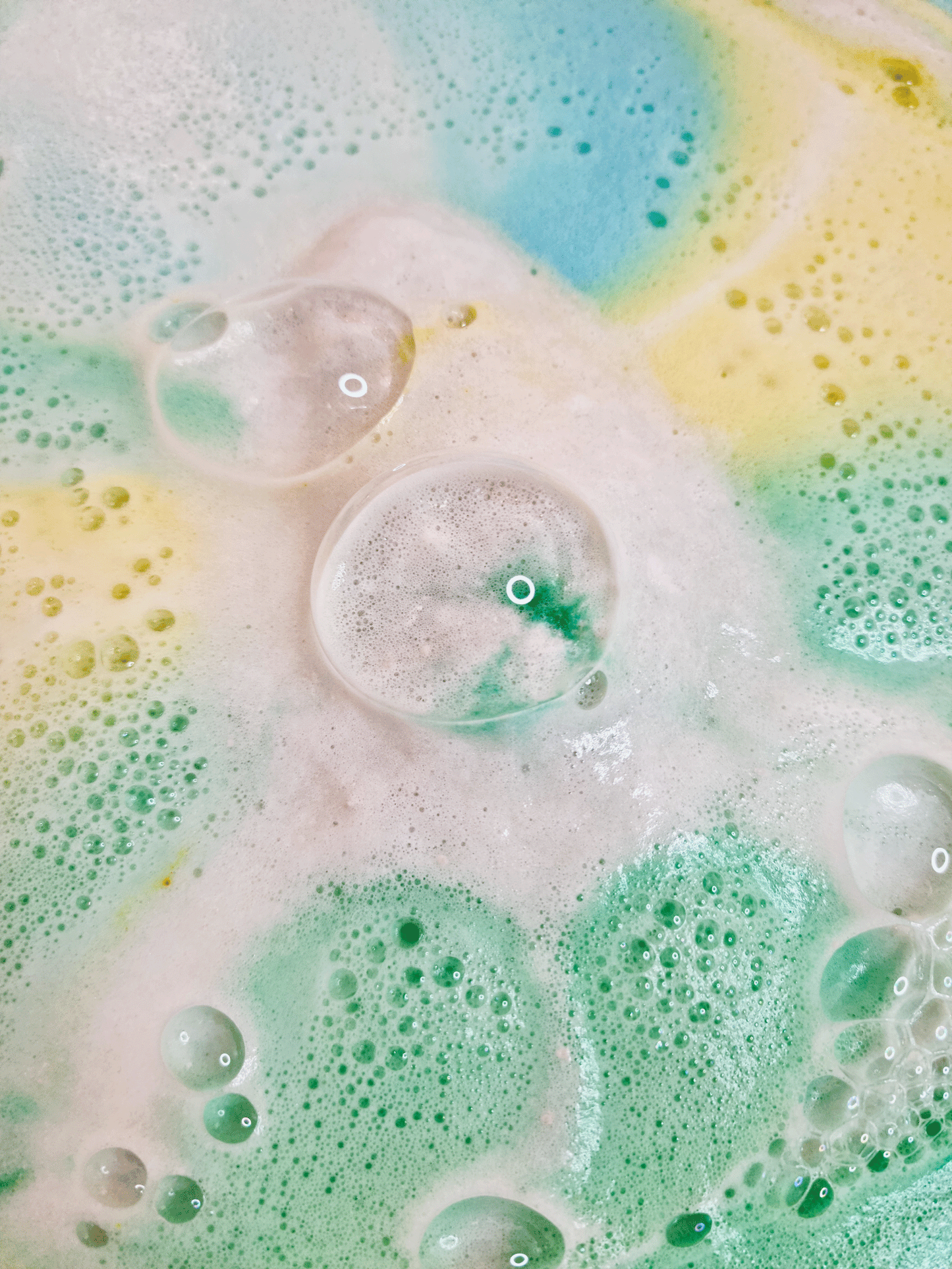 Ghostly Glow Bath Bomb